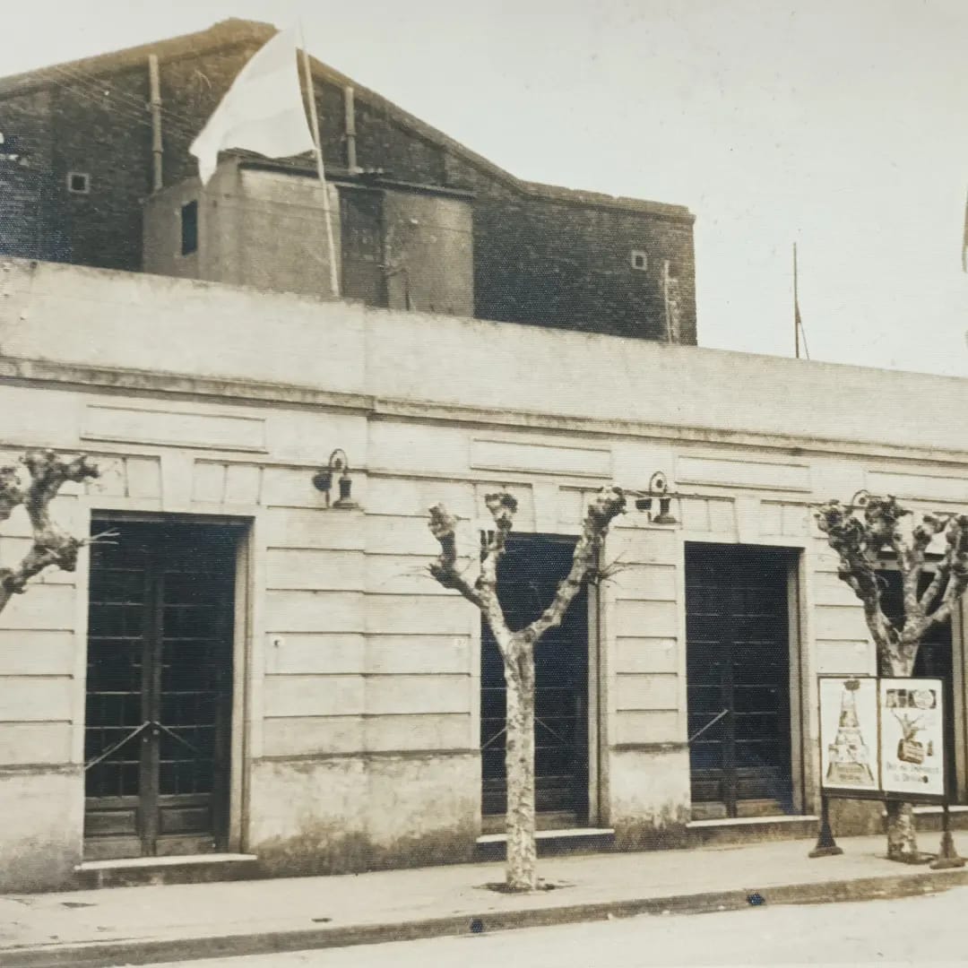 Fachada antigua del Cine Italo Argentino